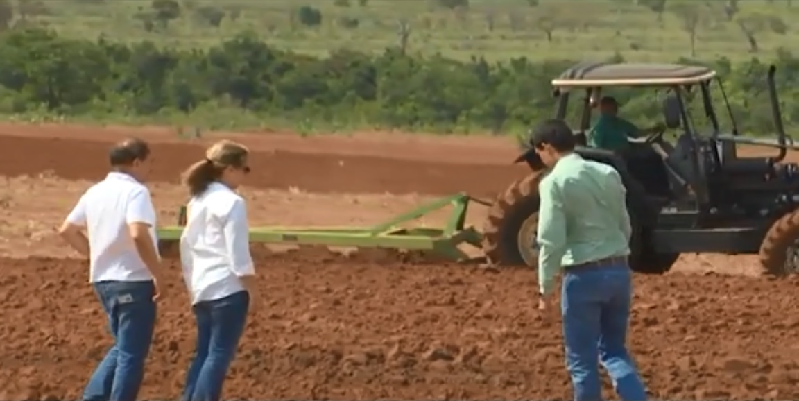 Máquina operando em área de pastagem. Foto: Divulgação
