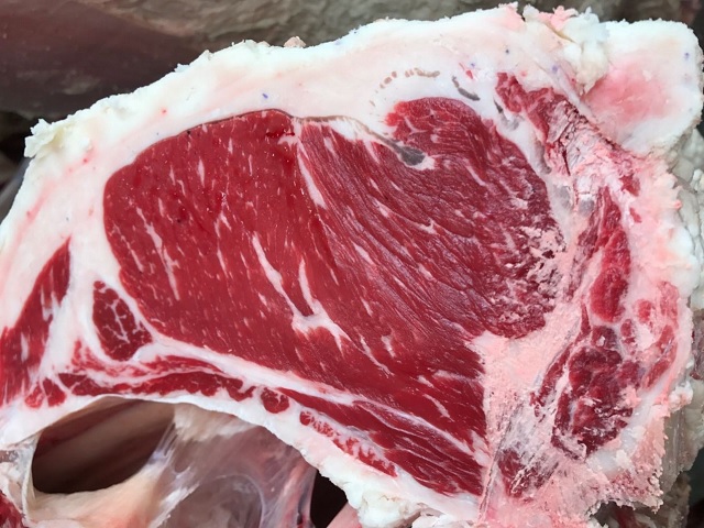 Vou produzir carne com marmoreio se cruzar vacas F1 Simental com Belgian Blue?