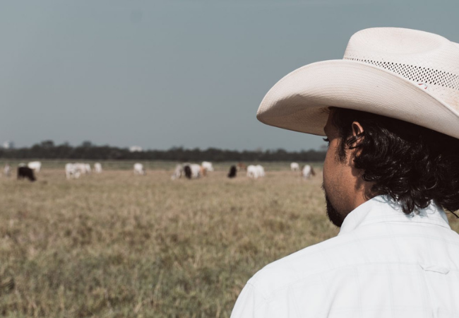 Victor Darido na fazenda. Foto: Divulgação