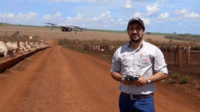 Drone ajuda a manter o boi gordo no confinamento 