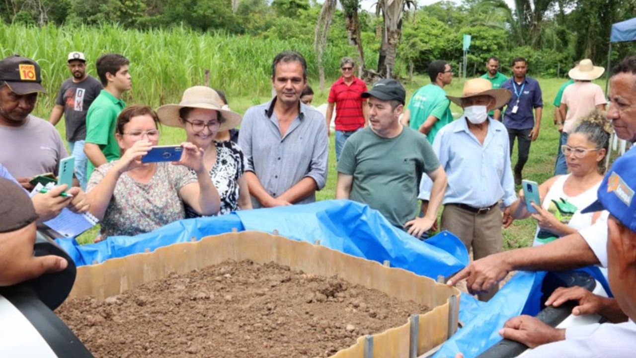 Conheça o biolodo. O esgoto da cidade vira adubo para o pasto no campo