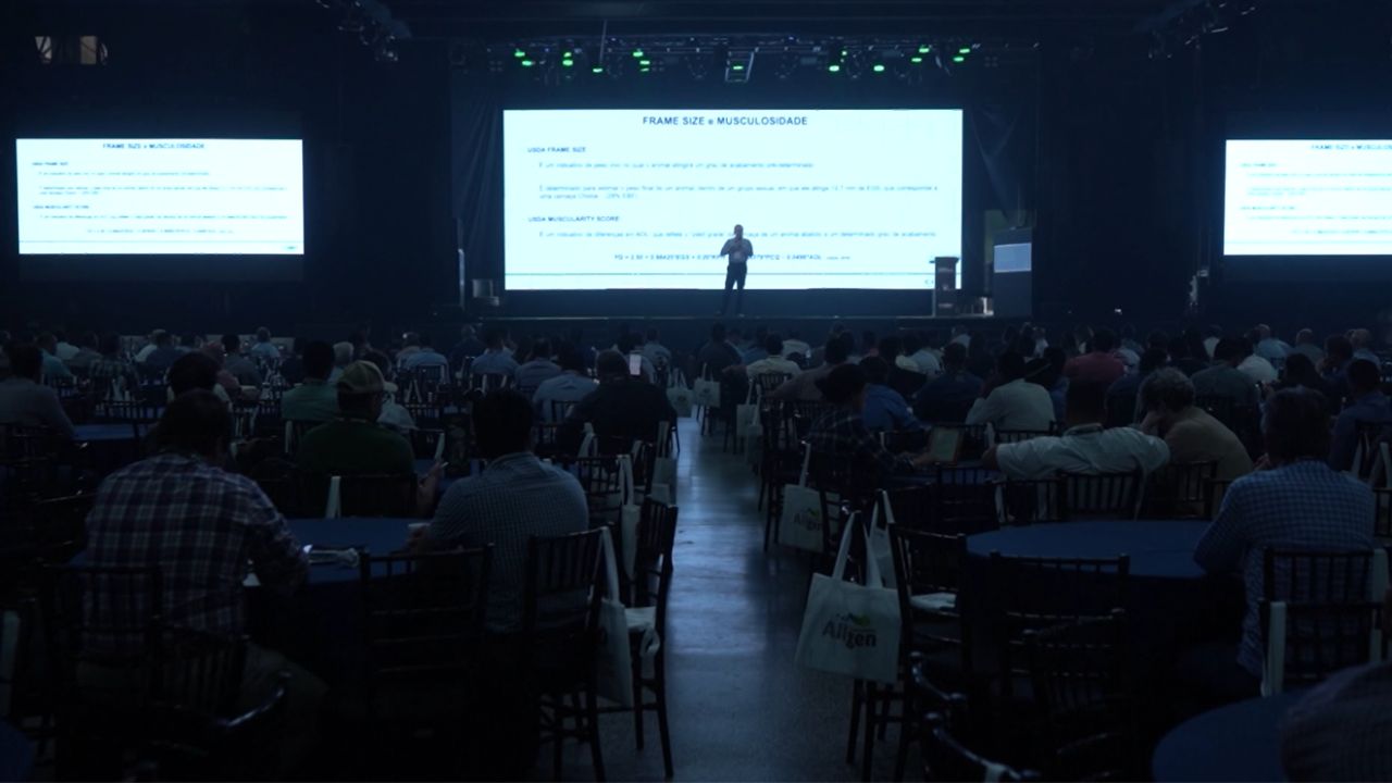 Apresentação durante o Feedlot Summit 2023. Foto: Giro do Boi